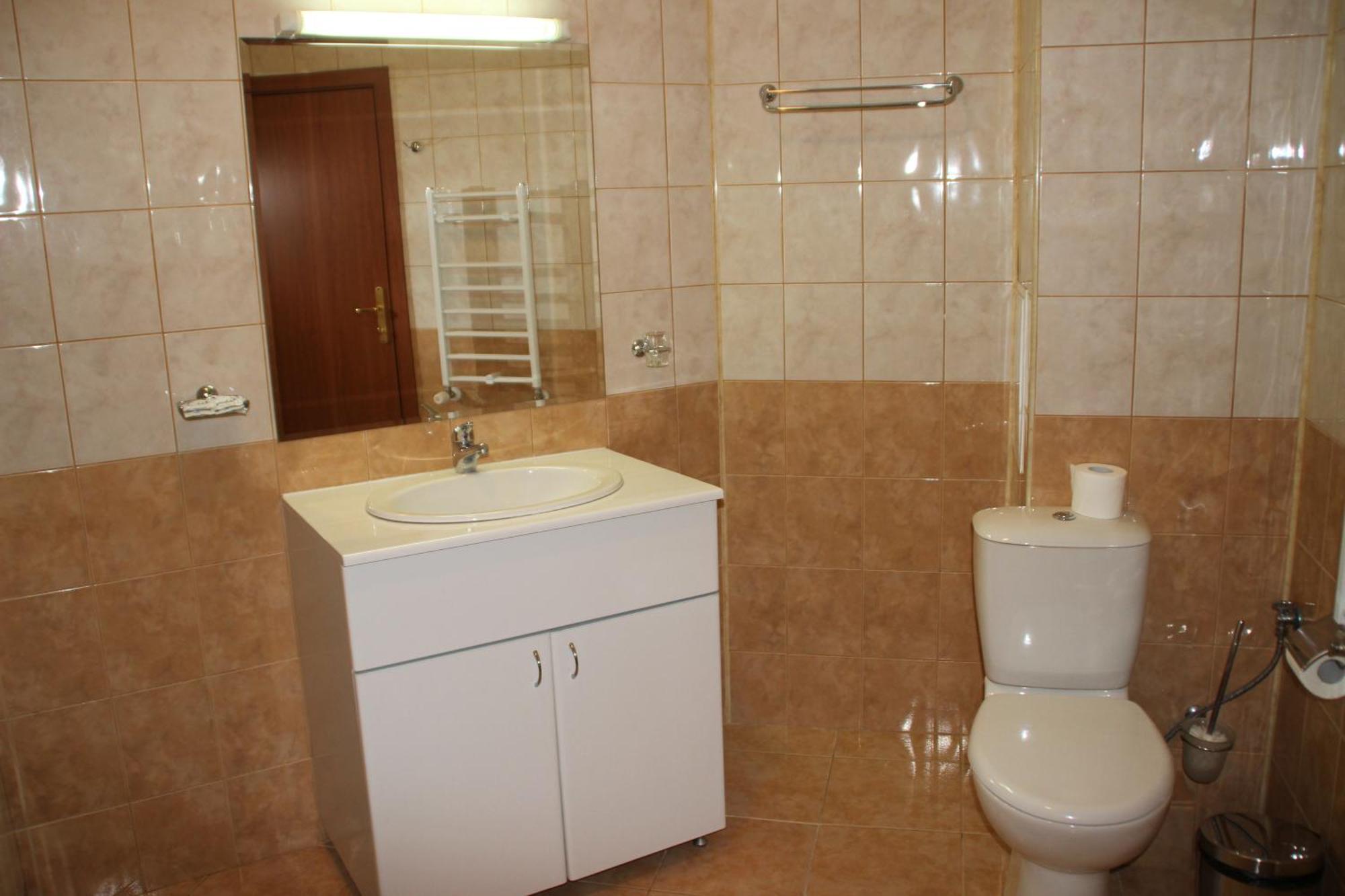 בורובץ Charming One Bed Apartment 423 In Main Flora Building מראה חיצוני תמונה