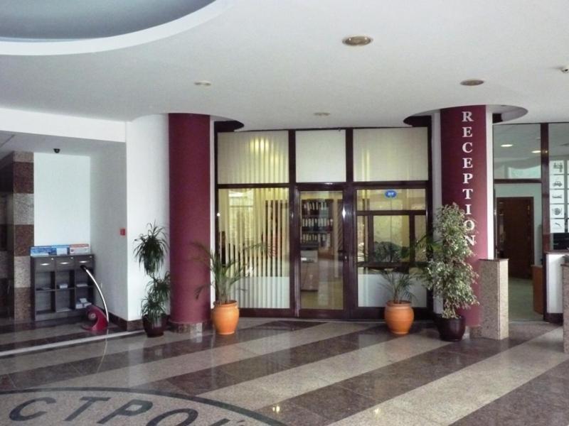 בורובץ Charming One Bed Apartment 423 In Main Flora Building מראה חיצוני תמונה