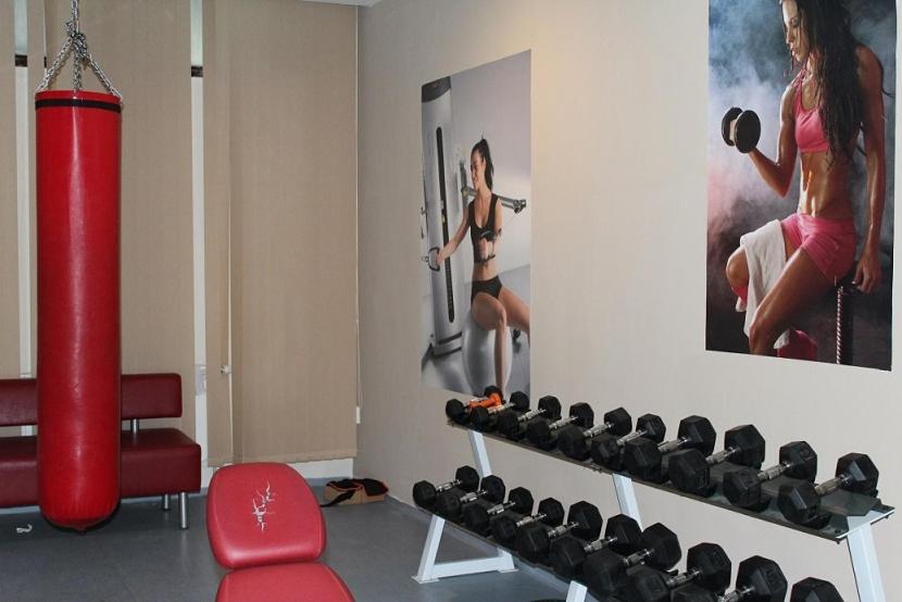 בורובץ Charming One Bed Apartment 423 In Main Flora Building מראה חיצוני תמונה