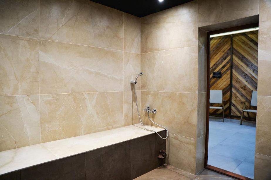 בורובץ Charming One Bed Apartment 423 In Main Flora Building מראה חיצוני תמונה
